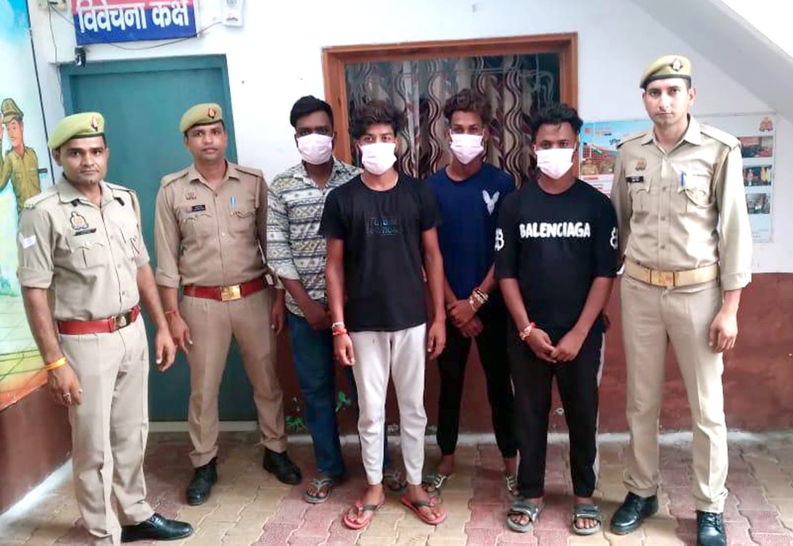 महिला ने लगाया चार युवकों पर छेड़छाड़ व मारपीट करने का आरोप