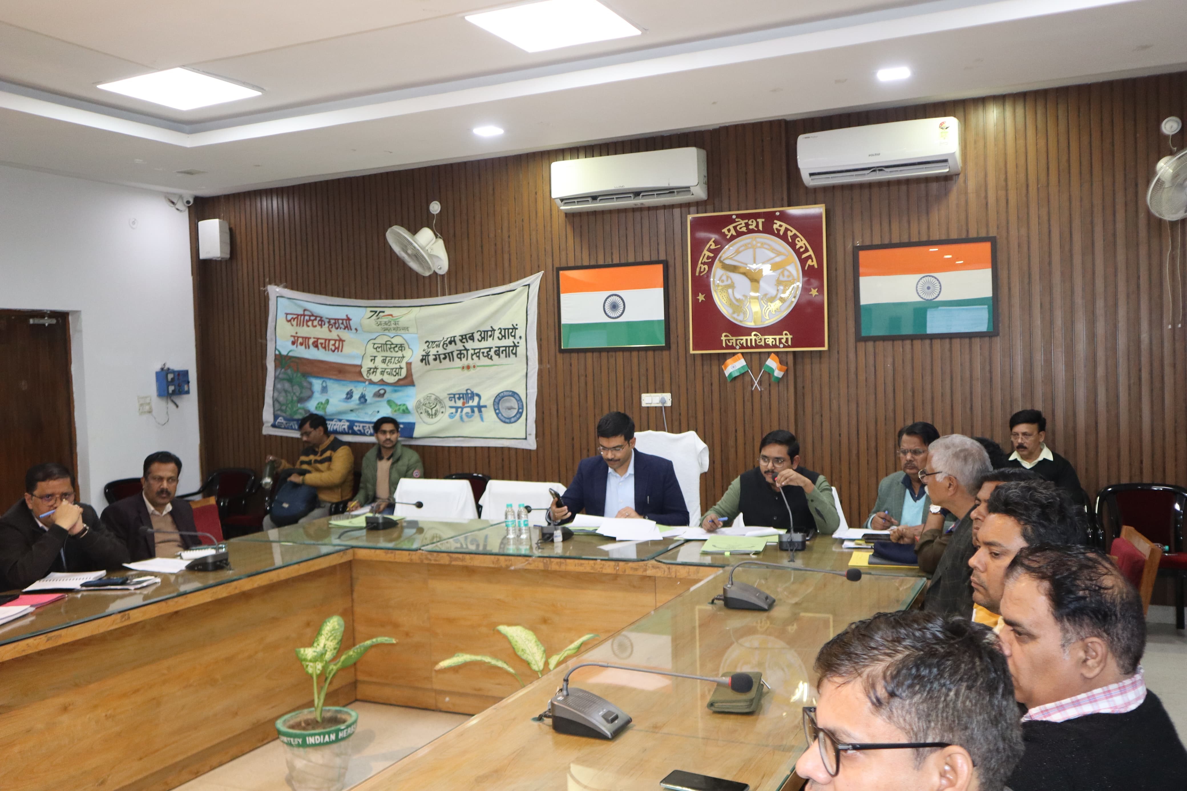 वृक्षारोपण 2025 के लिए सभी विभाग भूमि चयन कर दें जानकारी : डीएम मनीष बंसल