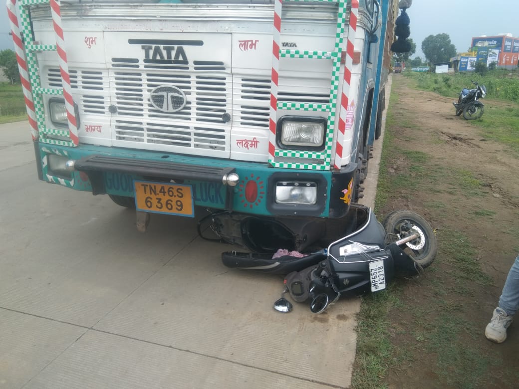 डेथ पॉइंट बना मेडिकल कॉलेज चौक, महिला डॉक्टर की मौत