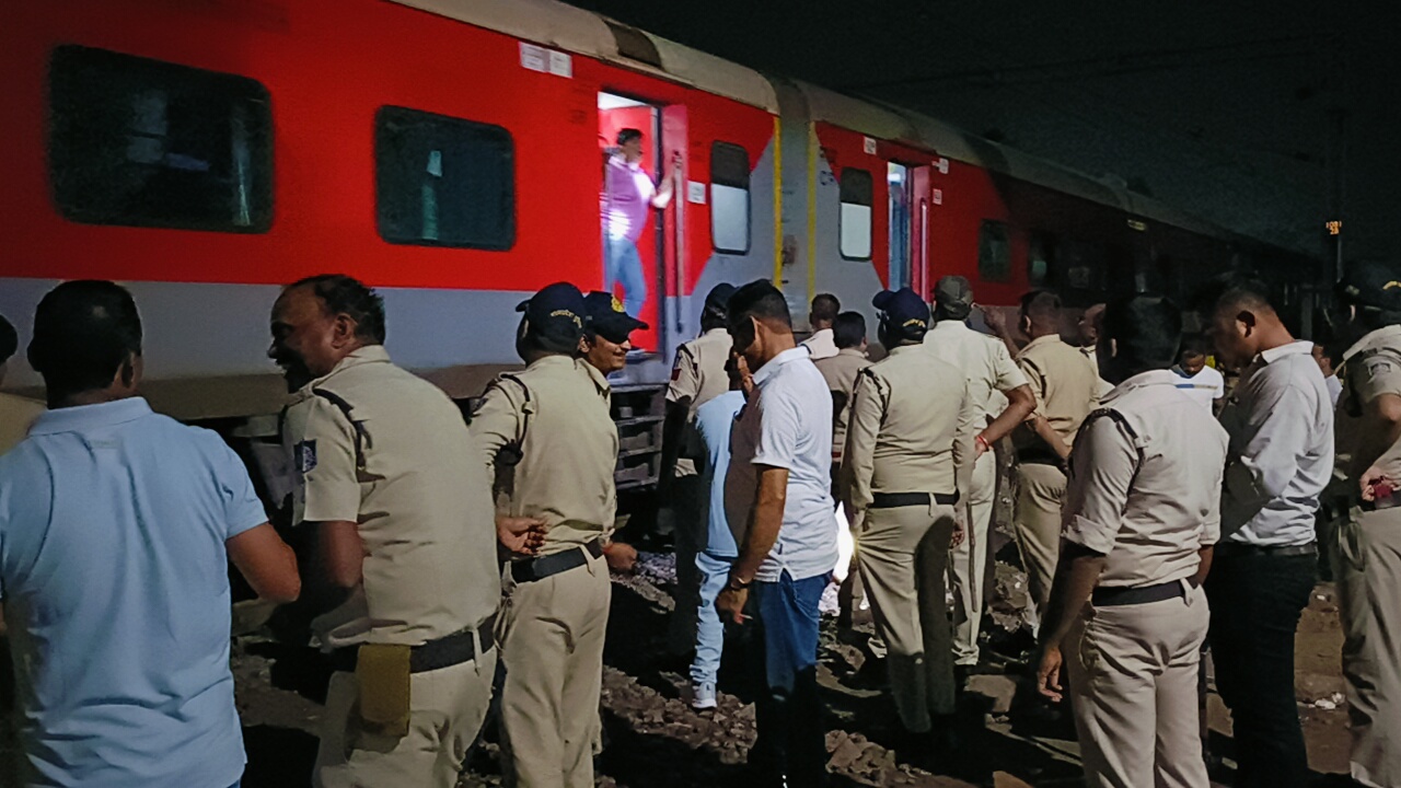 Katni Police tightened security on Railway Outer