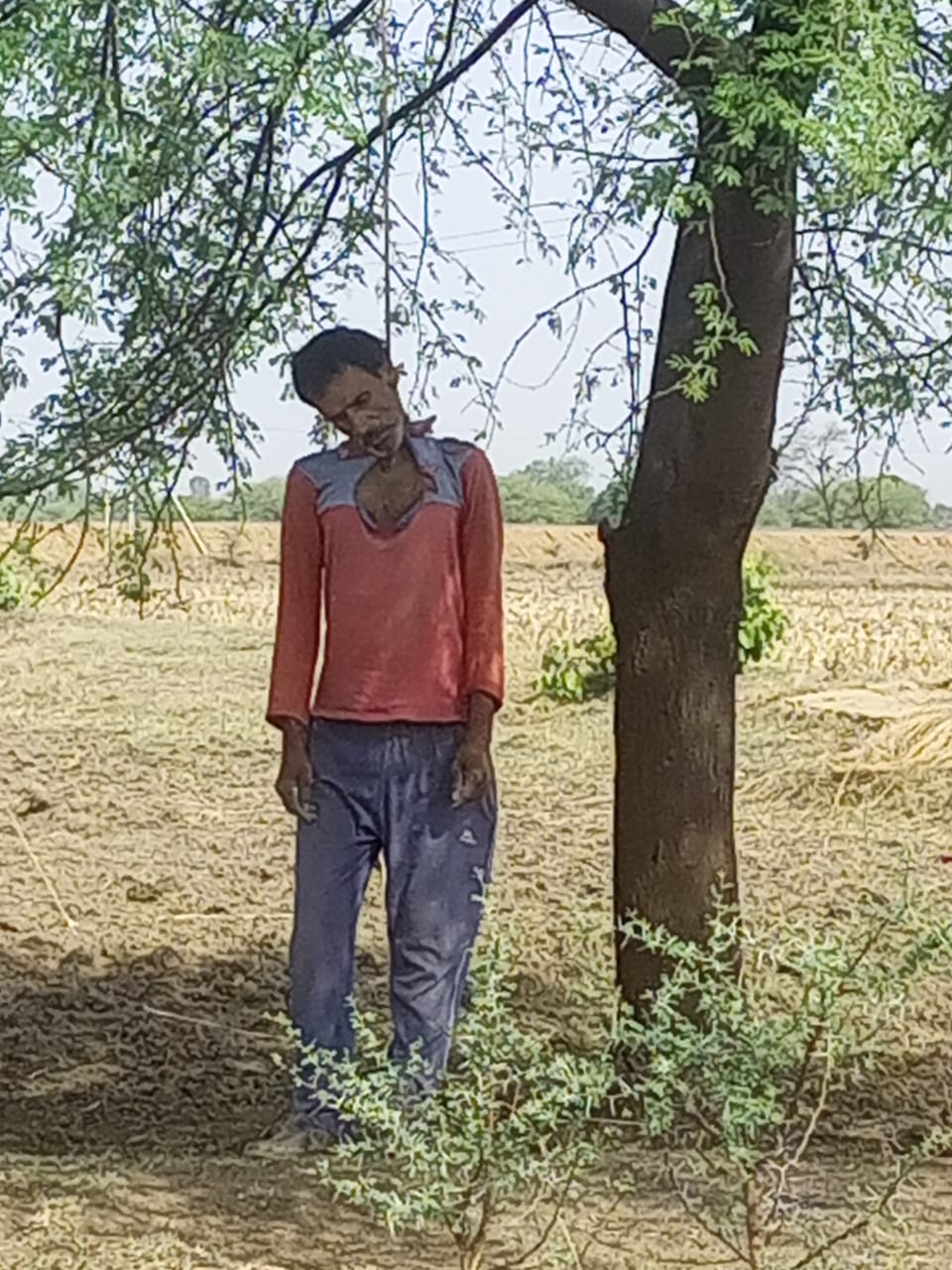 पन्ना के अमानगंज में व्यक्ति ने लगाई फास्सी