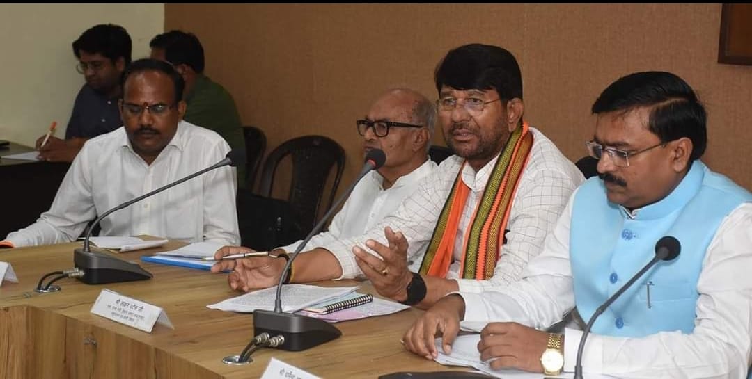 दमोह में हुई विकास कार्यो की समीक्षा बैठक