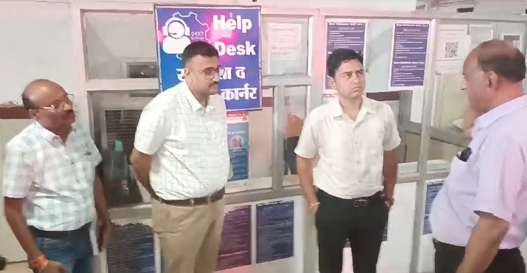 जिला अस्पताल में कलेक्टर दिलीप कुमार यादव का अचानक दौरा