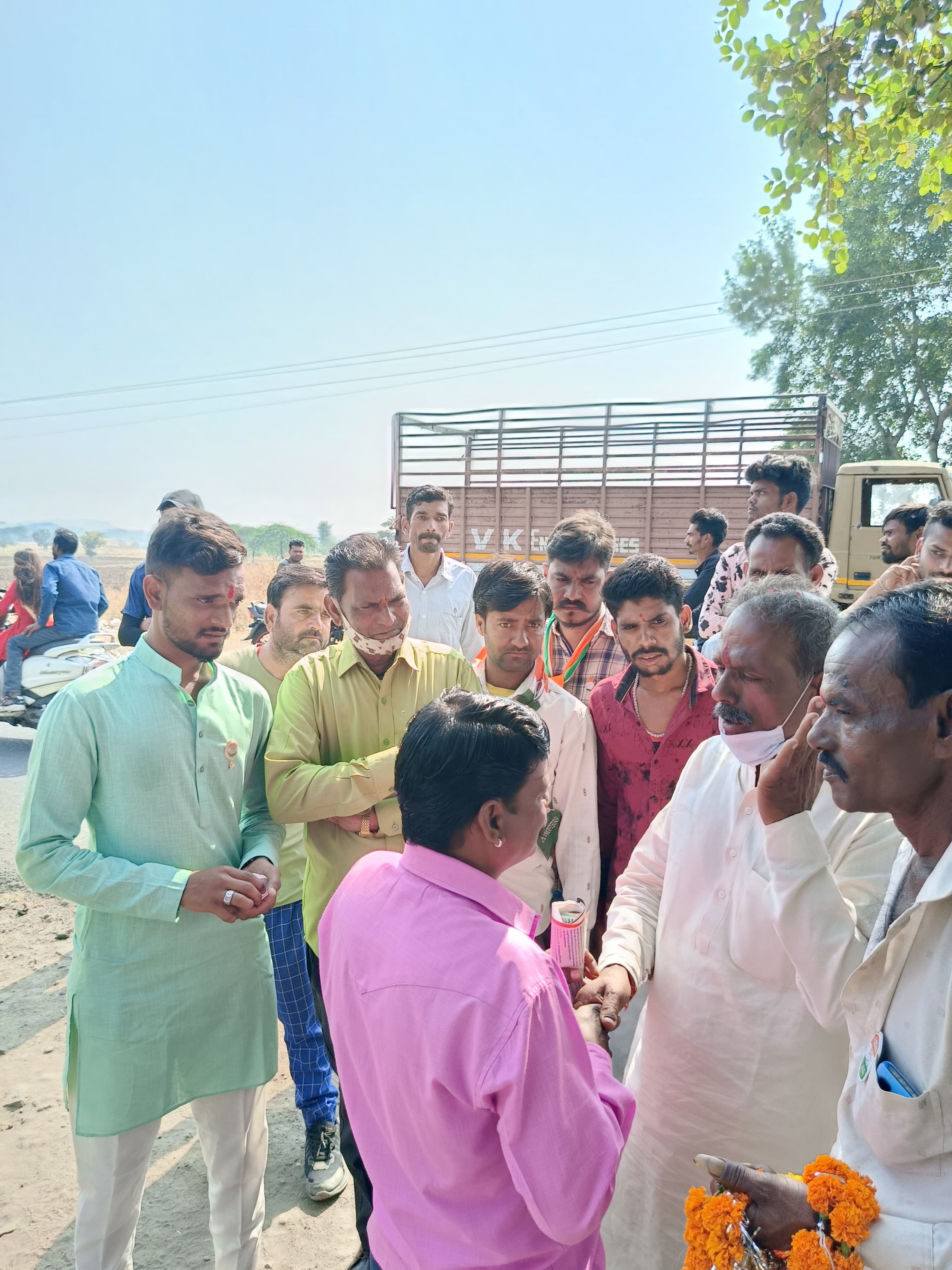 कंग्रेस प्रत्याशी श्रीमती प्रभा बालमुकुंदसिंह गौतम के समर्थन में पूर्व जिप अध्यक्ष मनोजसिंह गौतम का प्रभावी जनसम्पर्क