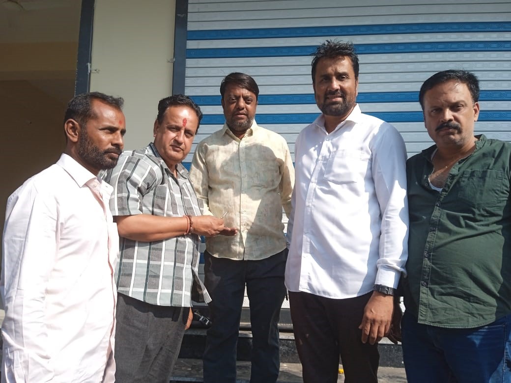 धनतेरस पर दुकाने पाकर खिले बस स्टेण्ड व्यापारियों के चेहरे...