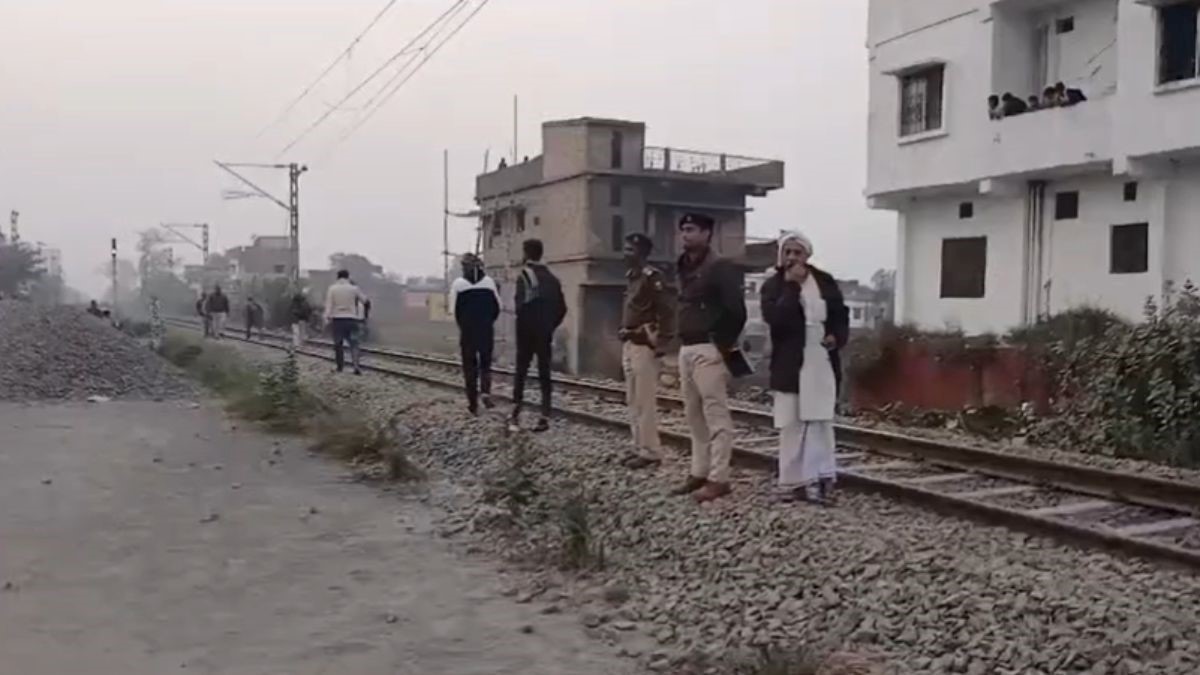 ईयरफोन लगाकर PUBG खेल रहे थे किशोर