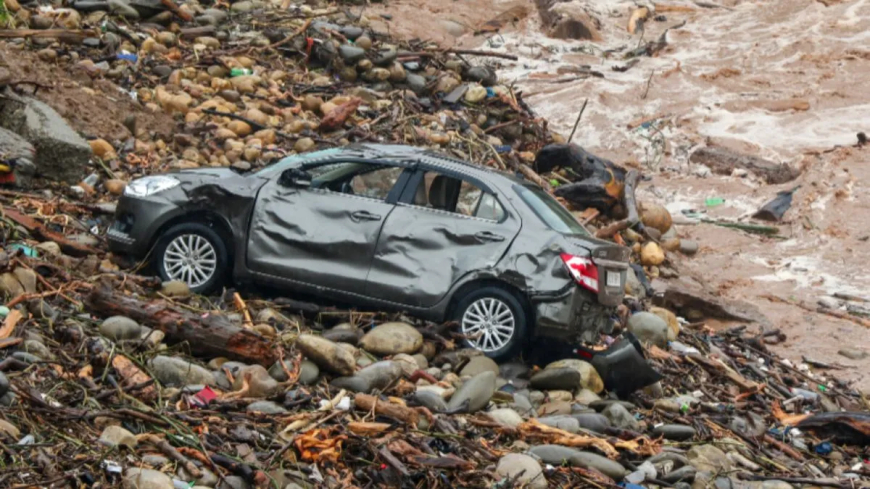 जम्मू-कश्मीर समेत कई राज्यों में बारिश से भारी तबाही