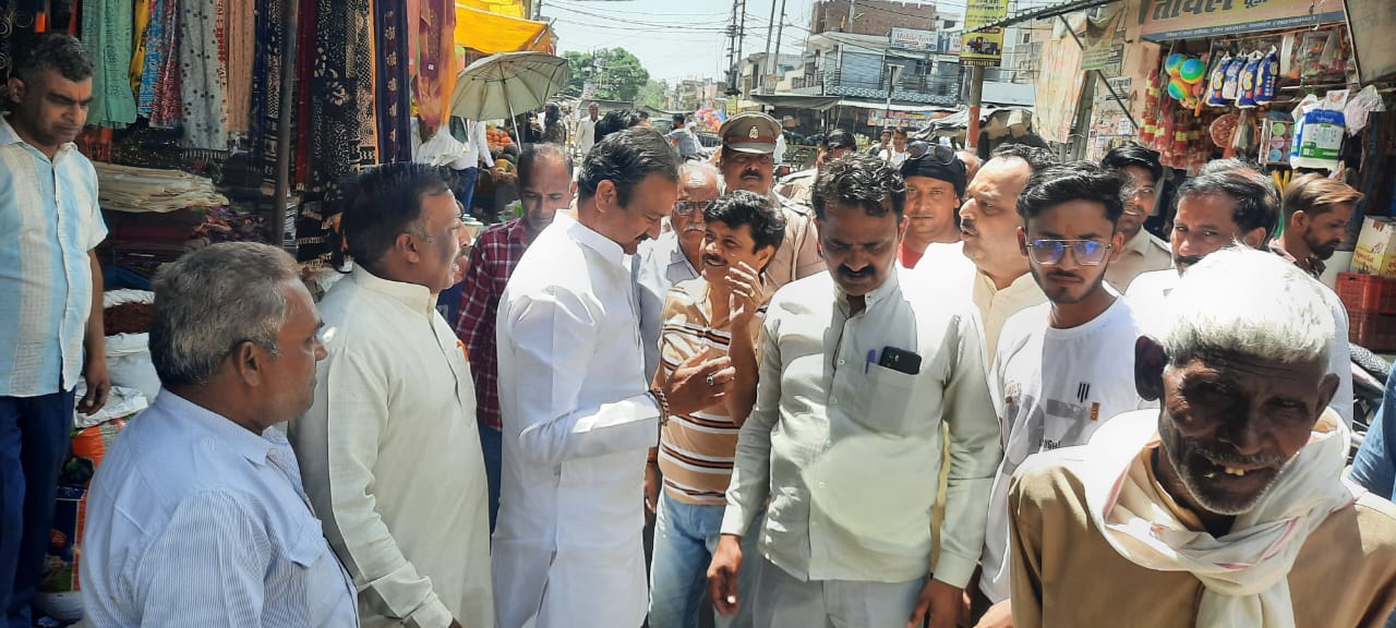 क्षेत्रीय विधायक रोजमर्रा की चोरियों से अजीज आए दुकानदारों का दुख बांटने के लिए आए थे नागल