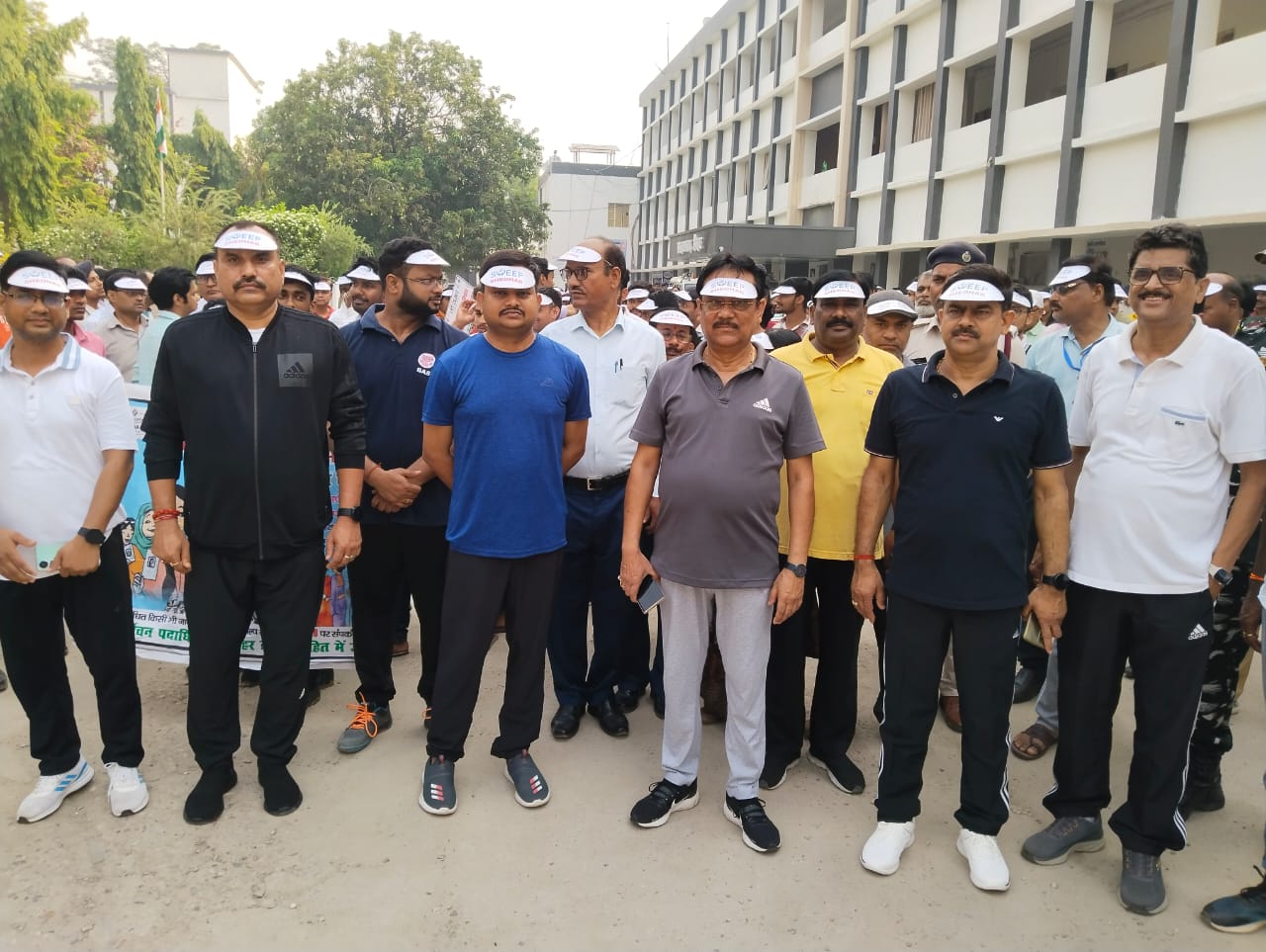 एक वोट देश का भविष्य को तय करता है---डीएम-एसपी