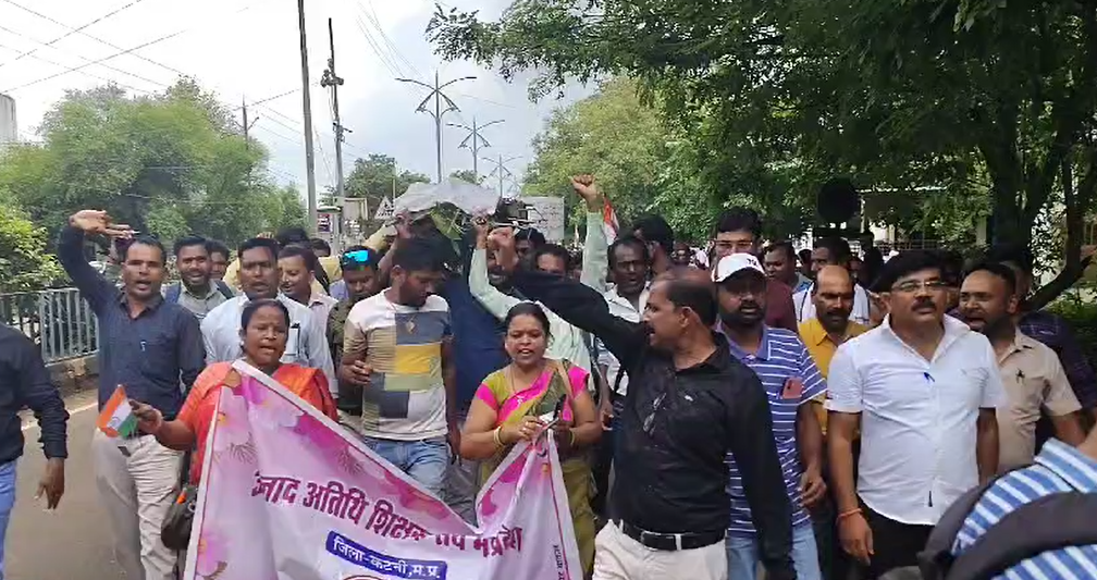 कटनी में निकली गयी अर्थी यात्रा