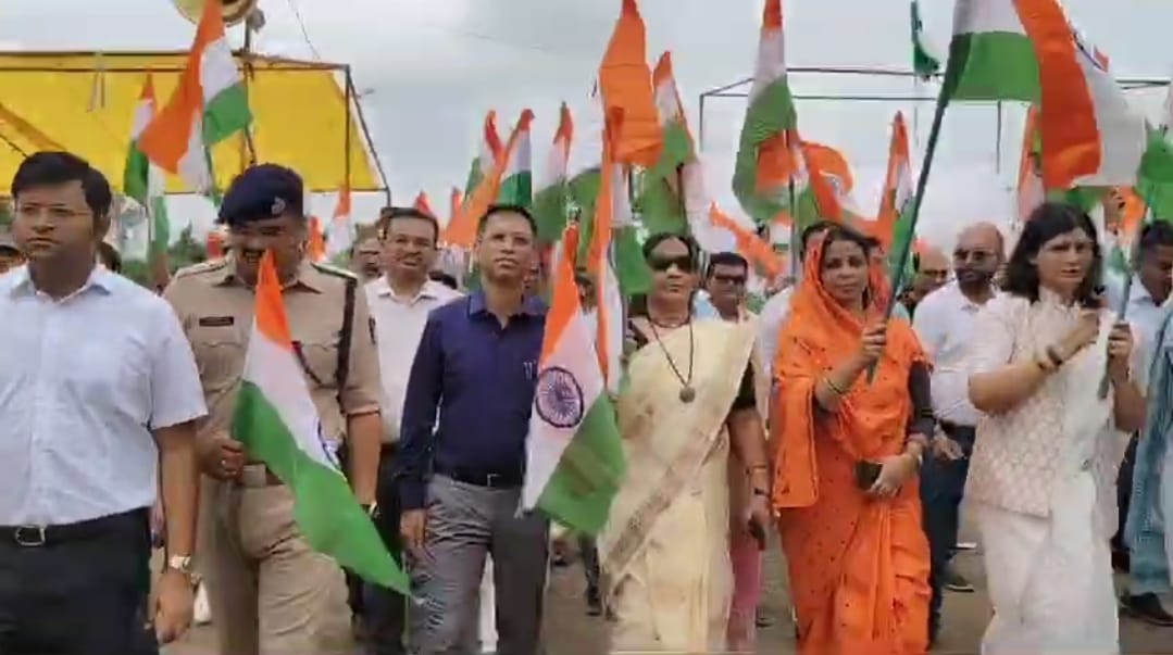 लोगों ने जोश के साथ भारतमाता की जय और वंदे मातरम् के नारे लगाये