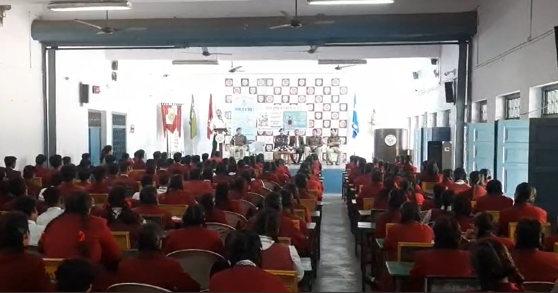 स्कूल मे जाकर चलाया जा रहा सायबर, अन्य अपराधो के सबंध मे जागरूकता अभियान