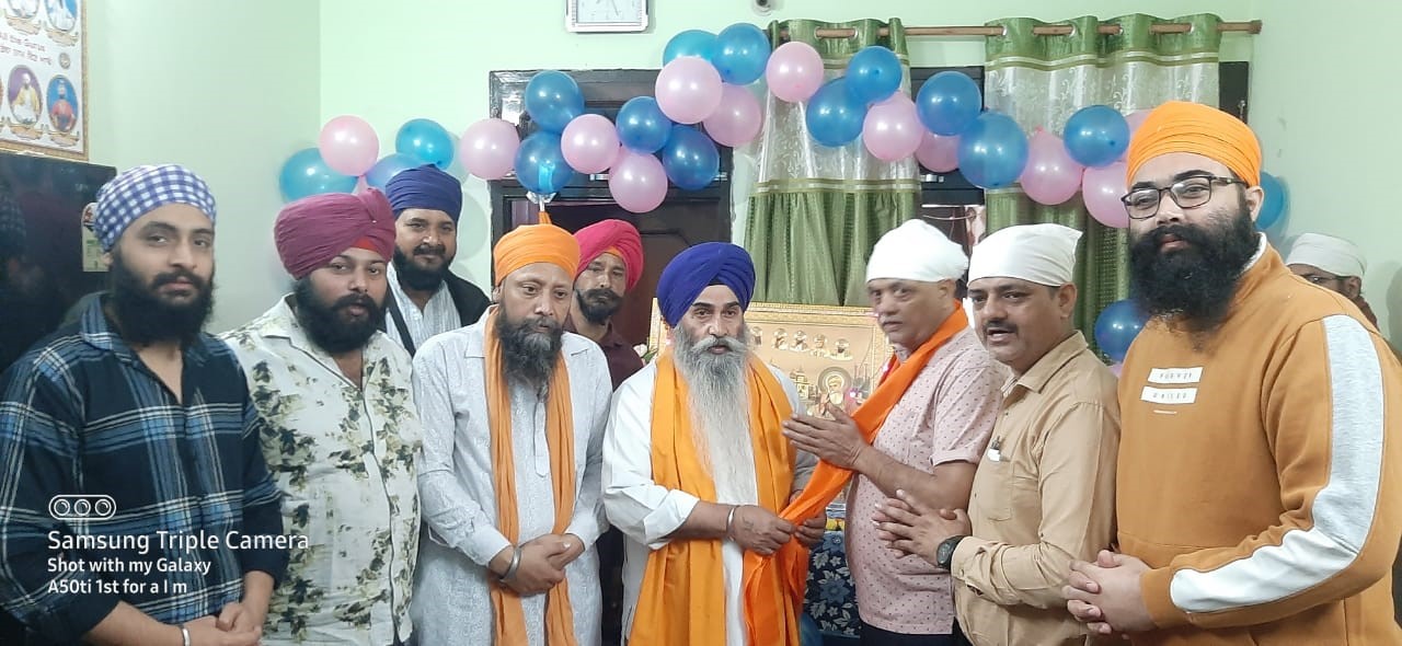 प्रभातफेरी का फूलों की वर्षा कर किया गया स्वागत, सतनाम वाहेगुरू के नाम से वातावरण भक्तिमय बन गया