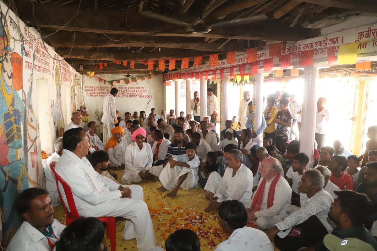 जनसंपर्क के दौरान भाजपा पर बरसे कांग्रेस प्रत्याशी कराड़ा, कहा आपस में ही खूनी संघर्ष से जूझ रही पार्टी