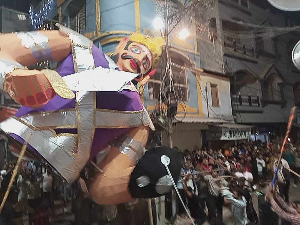 दानवों से वाकयुद्ध के बाद कृष्ण ने किया कंस का वध