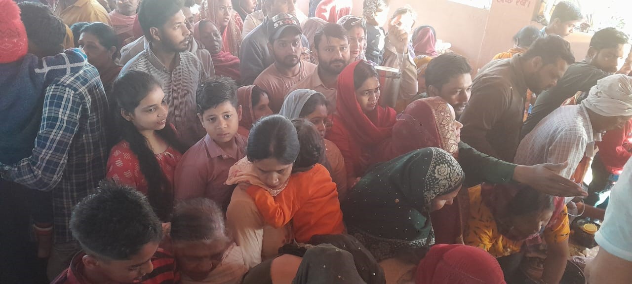 शीतला माता मंदिर पर मेले का हुआ आयोजन, बडी सख्या में महिलाओं व श्रद्धालुओं ने प्रसाद चढ़कर मत्था टेका और मन्नतें मांगी