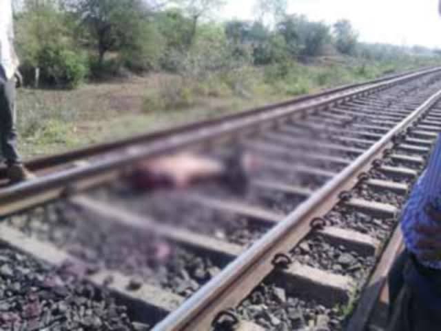 रेलवे ट्रैक पर एक व्यक्ति का क्षत-विक्षत अवस्था में मिला शव 