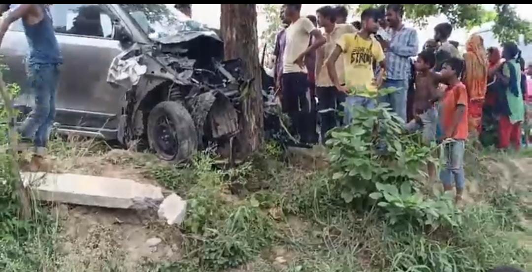 शिवहर में डीपीएम का वाहन हुआ  दुर्घटनाग्रस्त