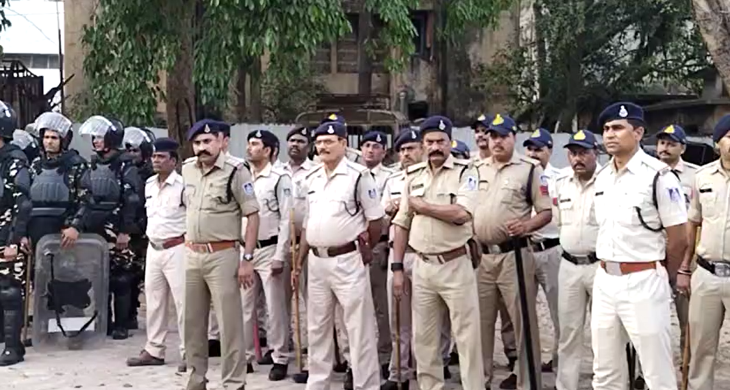 Flag march taken out by SSB and police forces in Katni