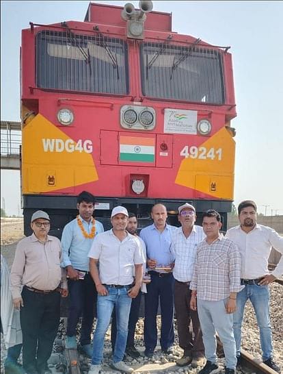 देवबंद - रुड़की रेलमार्ग पर पुरानी लाइनों को हटाकर नए ट्रैक बिछाने का काम हुआ शुरू