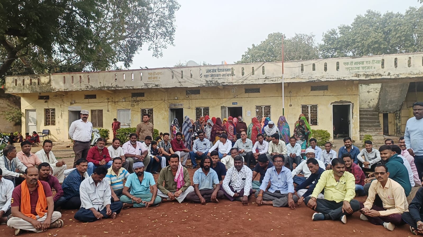 अंजड नगर परिषद कर्मचारियों ने वेतन नहीं मिलने पर हड़ताल पर जाने की ज्ञापन सौंप दी चेतावनी