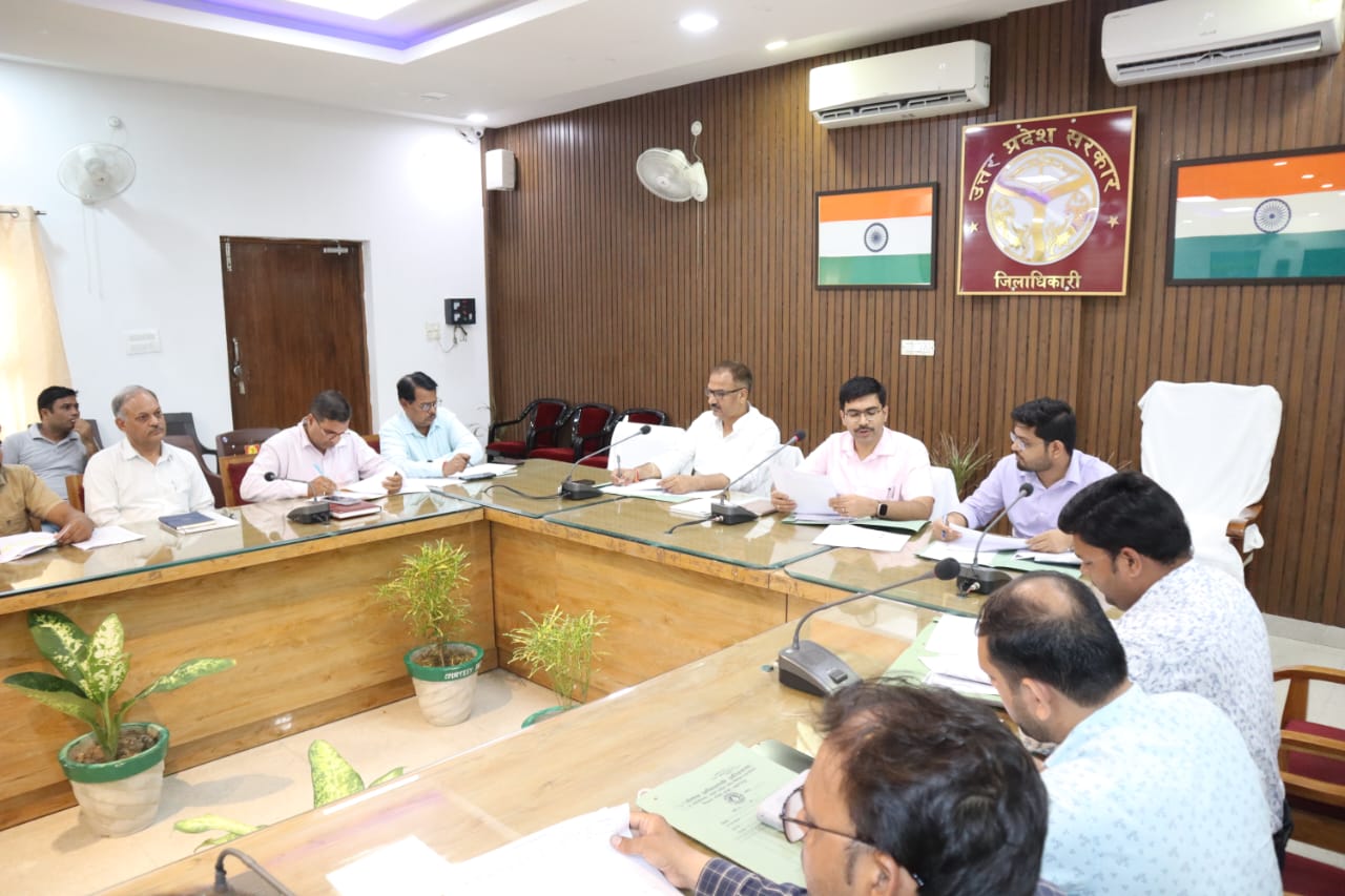 विधायक मुकेश चौधरी एवं जिलाधिकारी मनीष बंसल ने जल जीवन मिशन के तहत की हर घर नल-हर घर जल योजना की समीक्षा