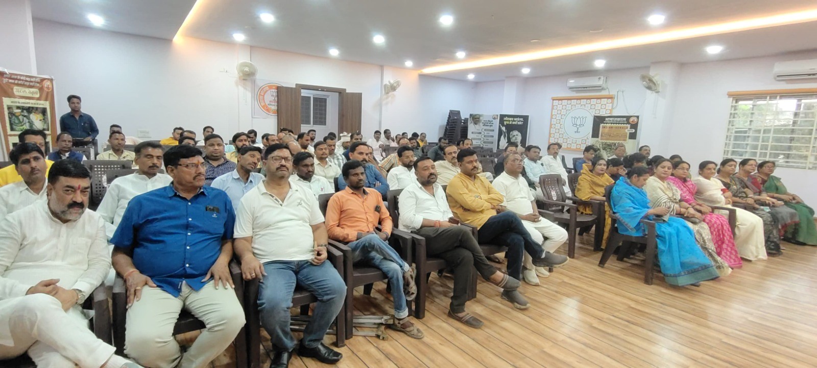 प्रत्येक कार्यकर्ता घरों पर झंडा पहराकर मनाएंगे स्थापना दिवस - अमिता चपरा