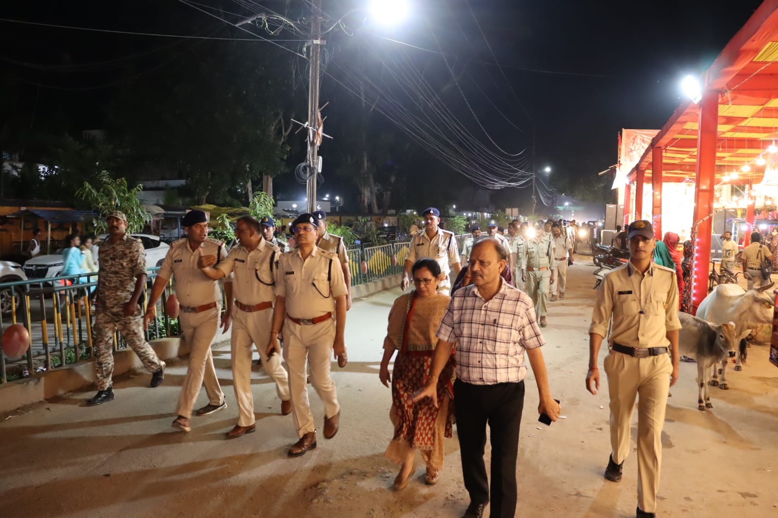 त्योहारों को देखते हुए नगर में शांति व्यवस्था बनाए रहने हेतु  जिला प्रशासन और पुलिस प्रशासन द्वारा निकाला गया फेलेग मार्च