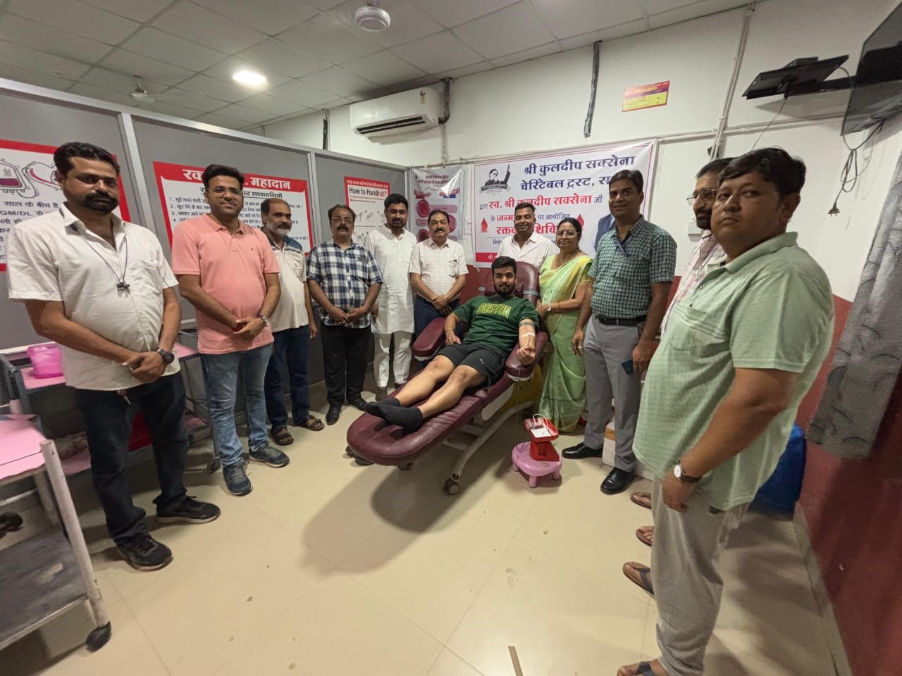 श्री कुलदीप सक्सेना के जन्मदिन के उपलक्ष्य में आयोजित किया गया रक्तदान शिविर