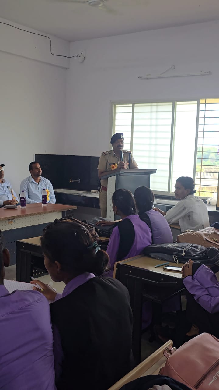 कोतवाली पुलिस द्वारा सायबर सुरक्षा को लेकर प्रधानमंत्री कालेज आफ एक्सीलेंस शासकीय तुलसी महाविद्यालय अनूपपुर में कार्यशाला का आयोजन