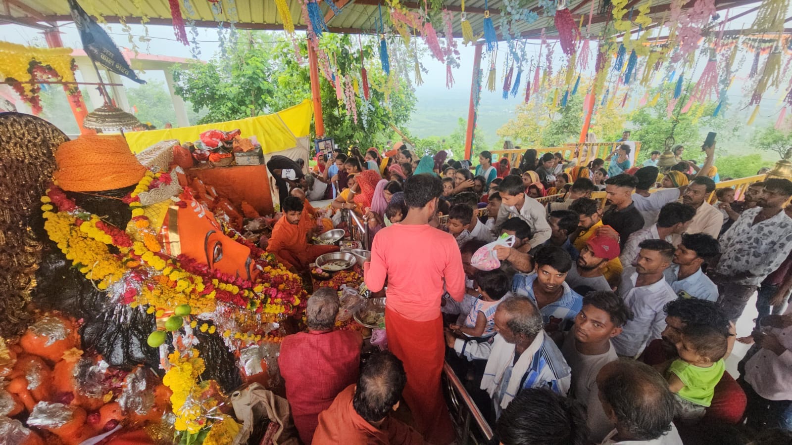 बाबा भैरवनाथ के दर्र्शन हेतु डूंगरी पर उमड़ा आस्था का सैलाब