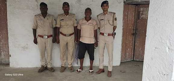 50 हजार के इनामी को पुलिस ने दबोचा