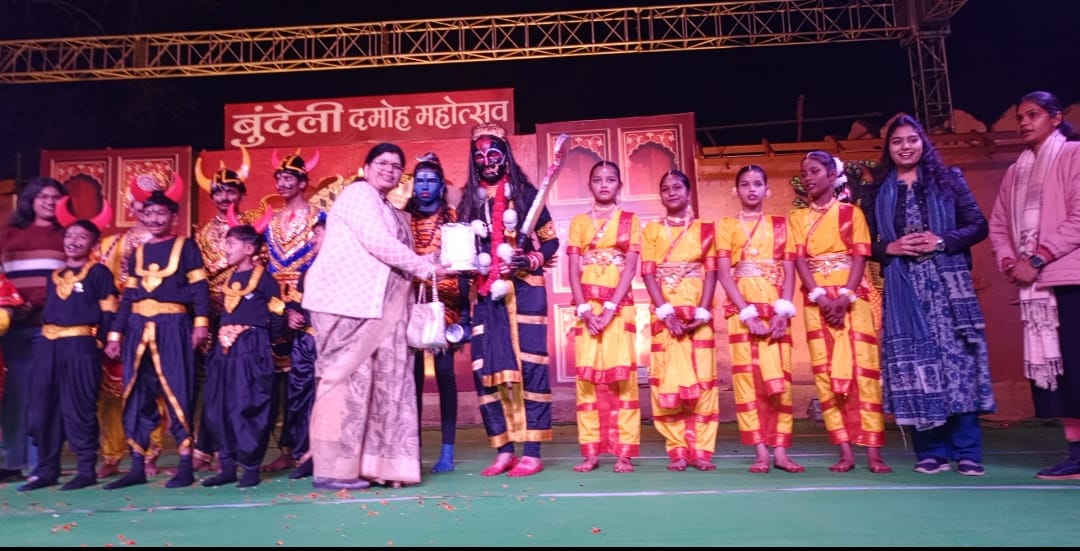 रक्तबीज के वध पर मां काली के जयकारों से गूंज उठा महोत्सव परिसर 