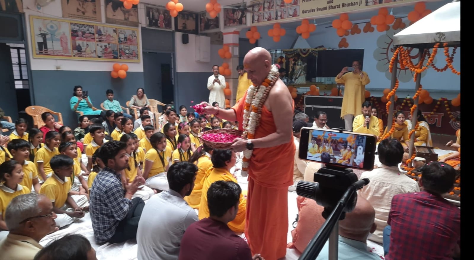 ध्यान आनंद व शांति का सर्वोच्च मंत्र है ॐ