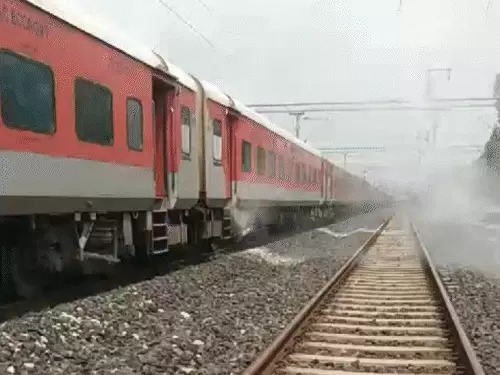 मालवा एक्सप्रेस के ब्रेक चिपके