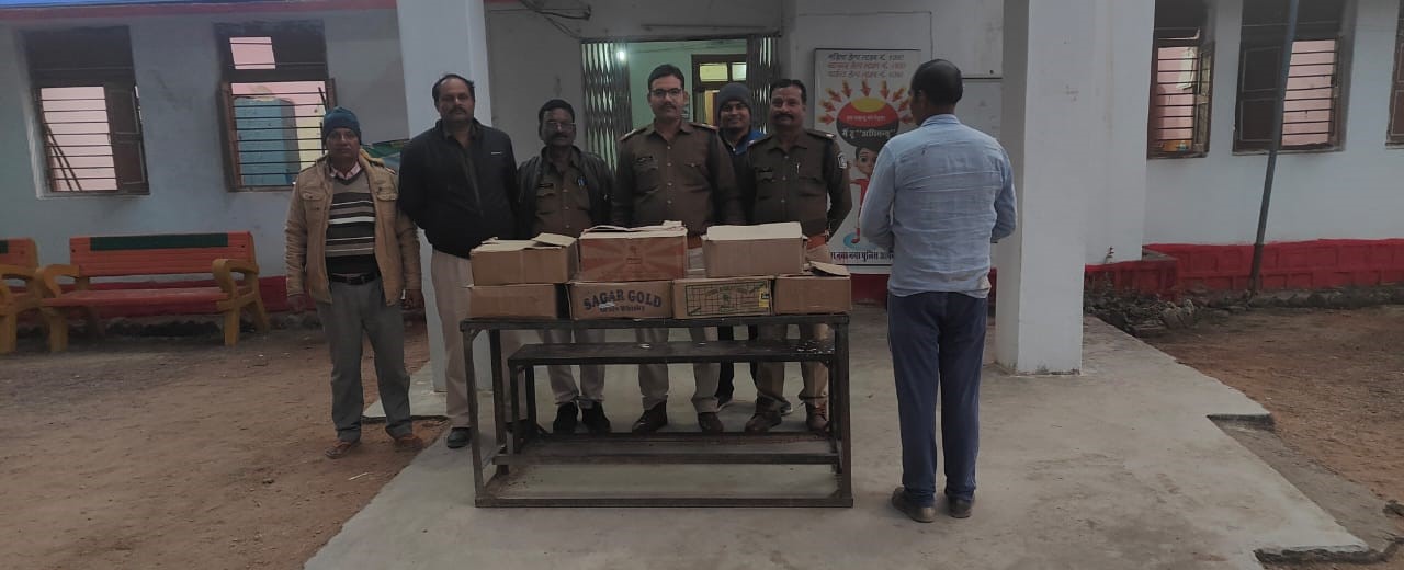 छत्तरपुर में थाना जुझारनगर पुलिस ने 07 पेटी अवैध शराब की जप्त