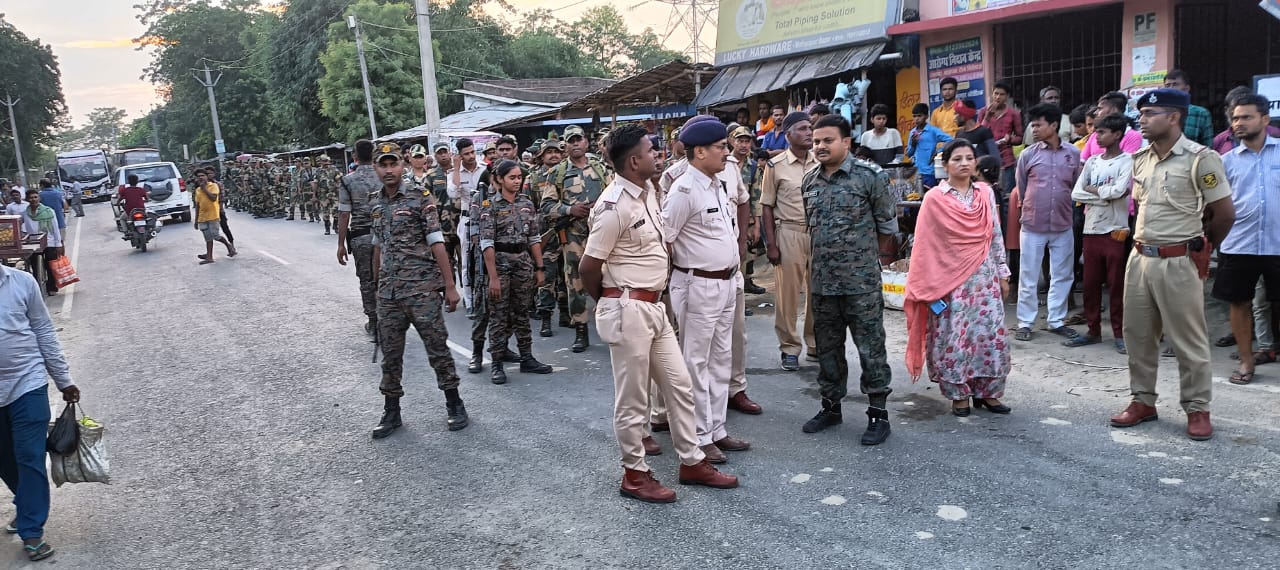 लोकसभा चुनाव को भय मुक्त कराने हेतु एसडीपीओ ने निकाला फ्लैग मार्च