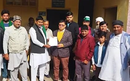 बिजली कनेक्शन न होने के बावजूद विद्युत निगम ने एक ग्रामीण का एक लाख रुपये से अधिक का बिल भेजा