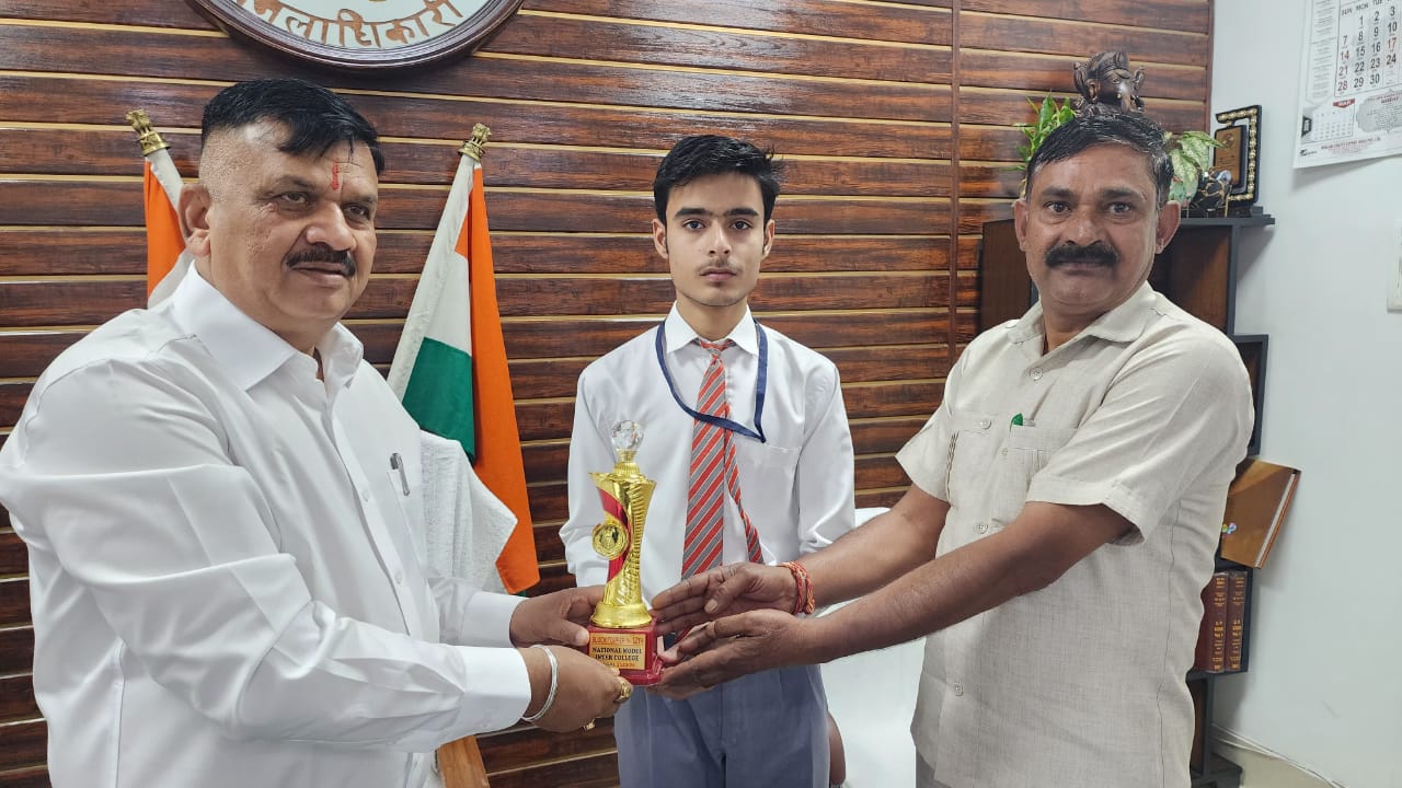 इंटर में सभी विषयों में विशेष लाये योग्यता, किया अच्छा प्रदर्शन 