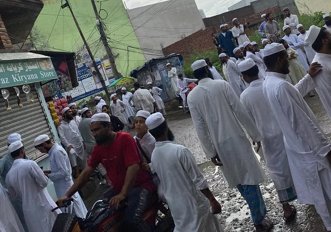 बंद दुकान के शटर में उतरे करंट की चपेट में आया छात्र 