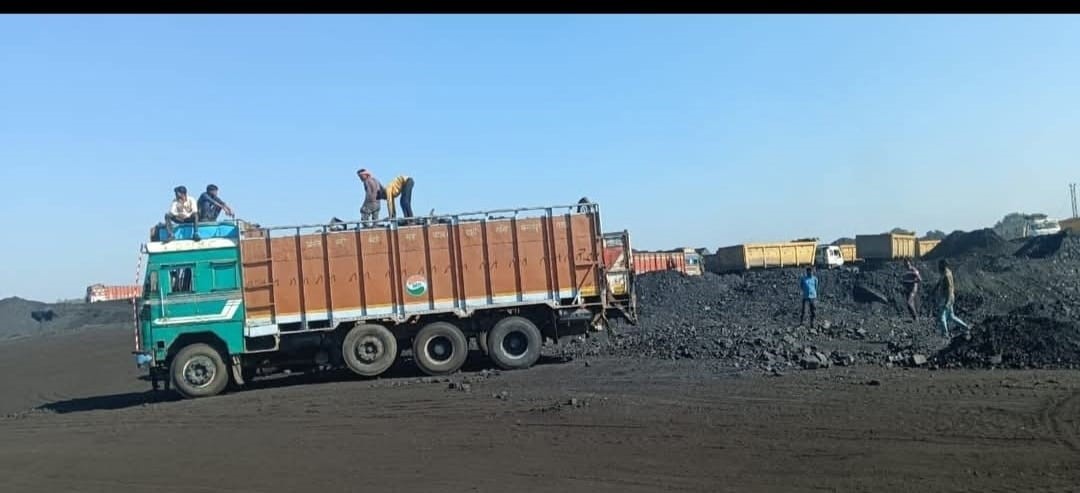 आमाडाड़ ओसीपी में अवैध खनन, दिहाड़ी मजदूरों से करवा रहे है गैरकानूनी कार्य