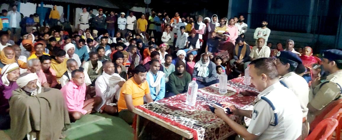 करौंदी गांव में पुलिस उप महानिरीक्षक की उपस्थिति में हुआ जन संवाद