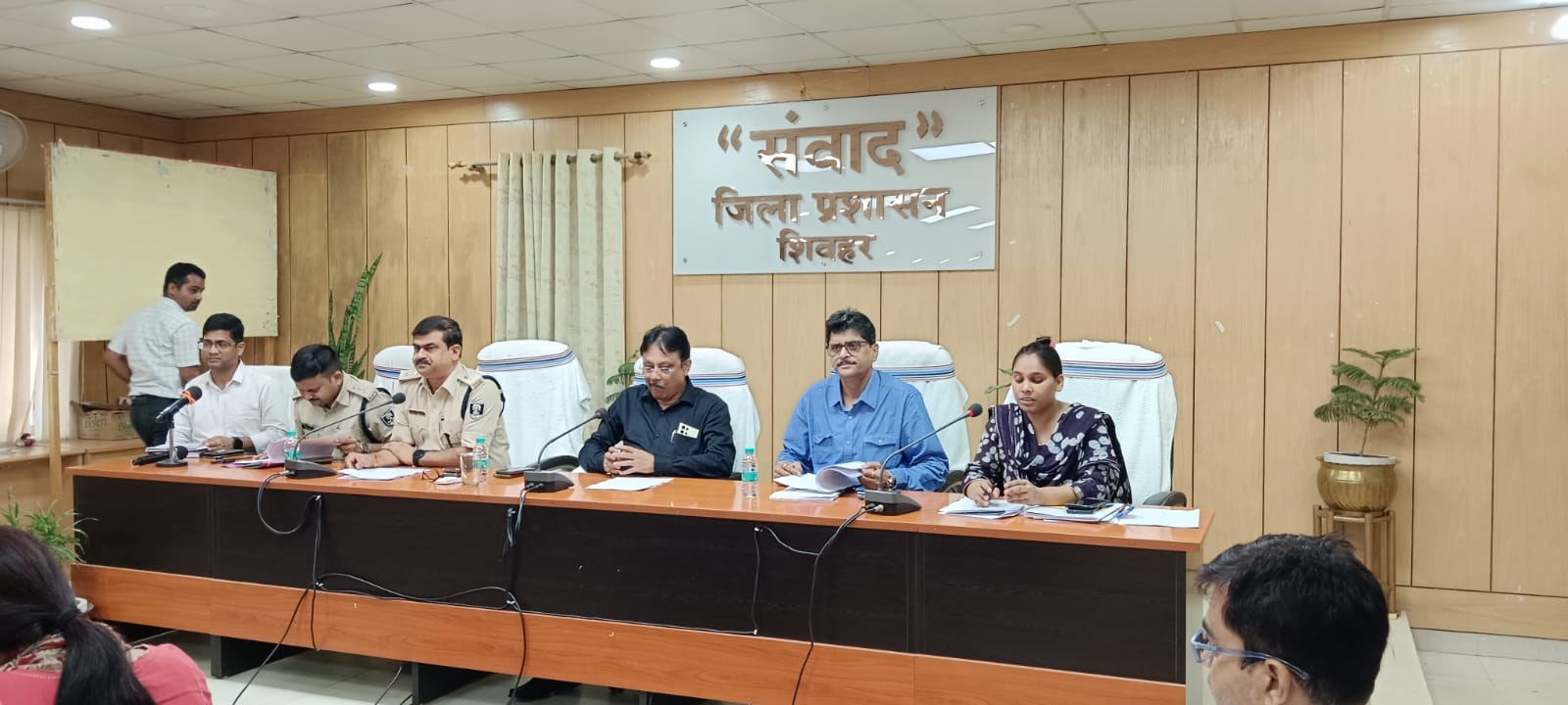 सिपाही भर्ती परीक्षा को लेकर डीएम - एसपी ने की बैठक