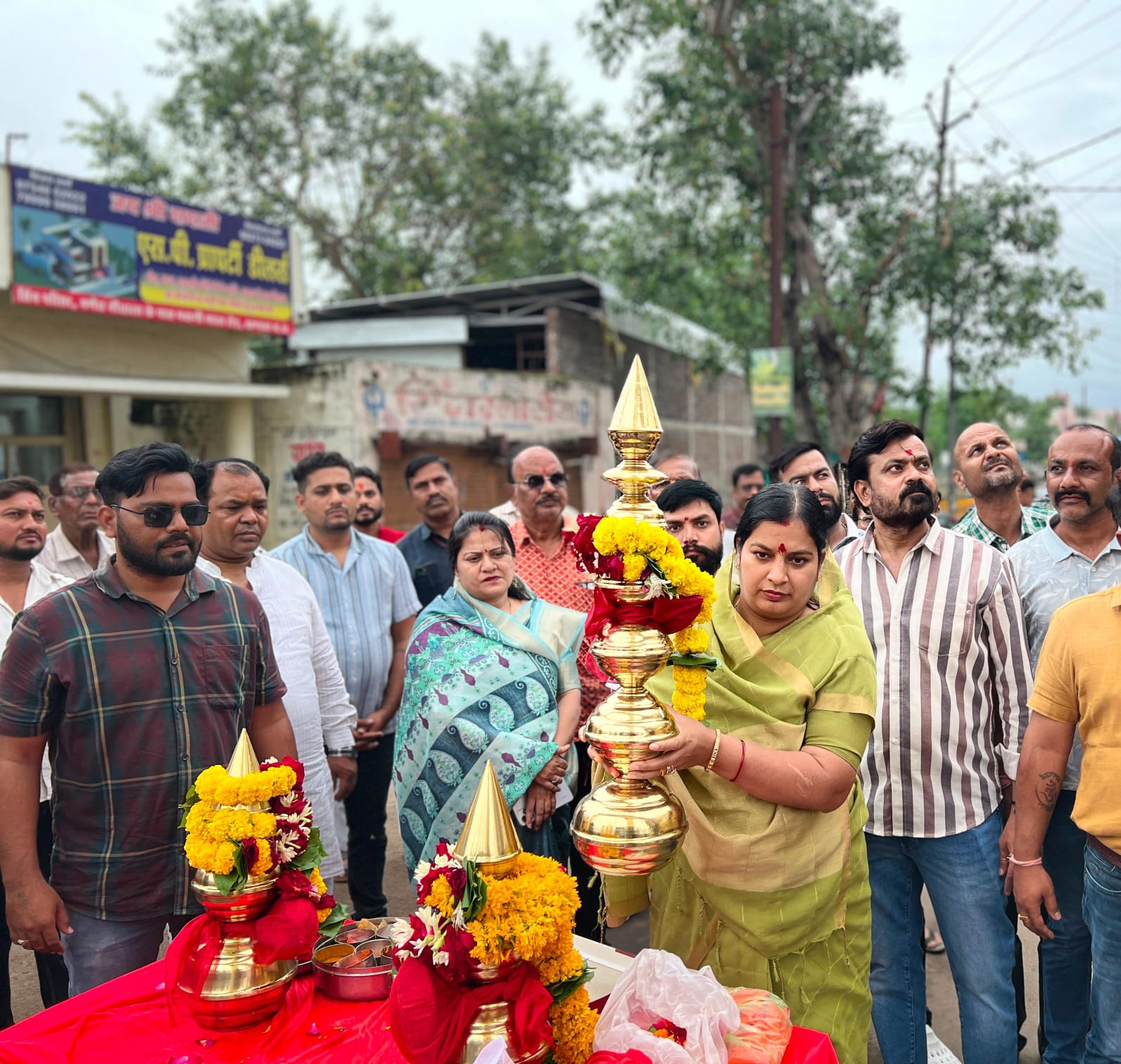 Worship of the Grand Entrance Gate of Ganesh Gaushala on Guru Purnima