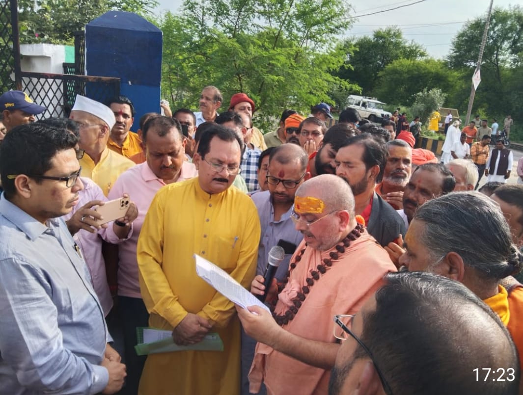 बांग्लादेश में हिन्दुओं के विरुद्ध हिंसा बर्दाश्त नहीं — स्वामी हरिहरानंद सरस्वती