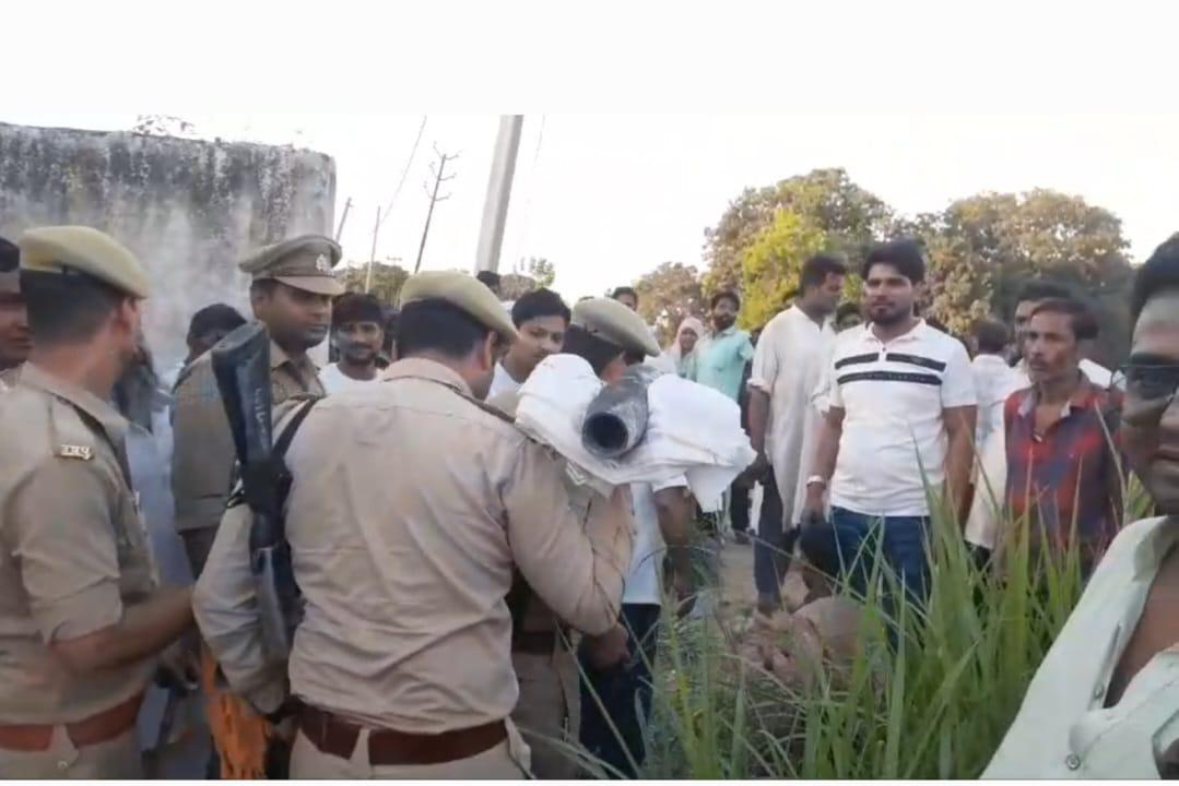 देवबंद के इंद्रपुर गांव में हवा में उड़ती हुई आई संदिग्ध वस्तु, तेज धमाके से प्राथमिक विद्यालय की दीवार टूट