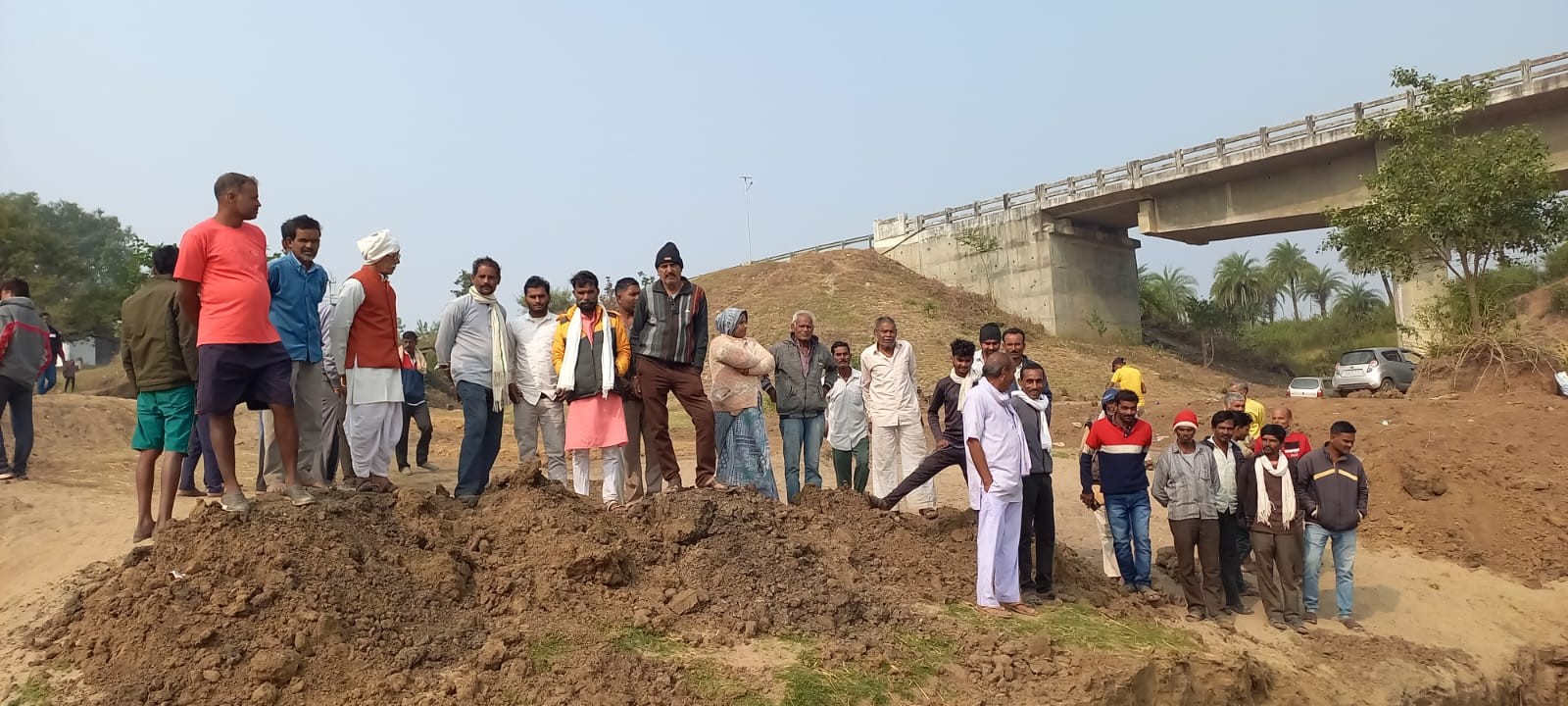 वैनगंगा पोटिया पाट में निर्माण कार्य को तत्काल रुकवाने ददिया सरपंच ने कि शिकायत