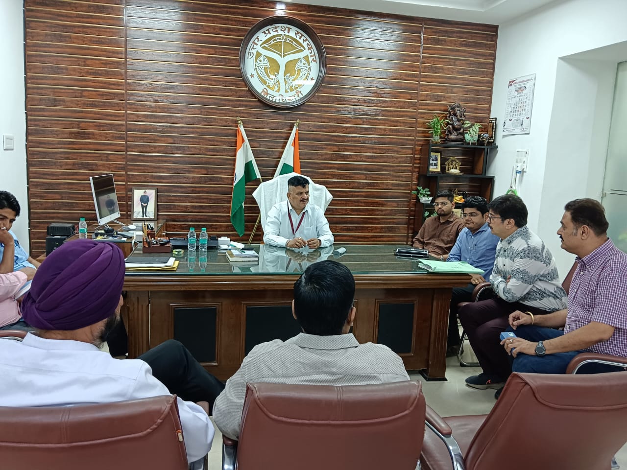 जिलाधिकारी दिनेश चंद्र ने सहारनपुर क्लब के पदाधिकारियों के साथ की बैठक