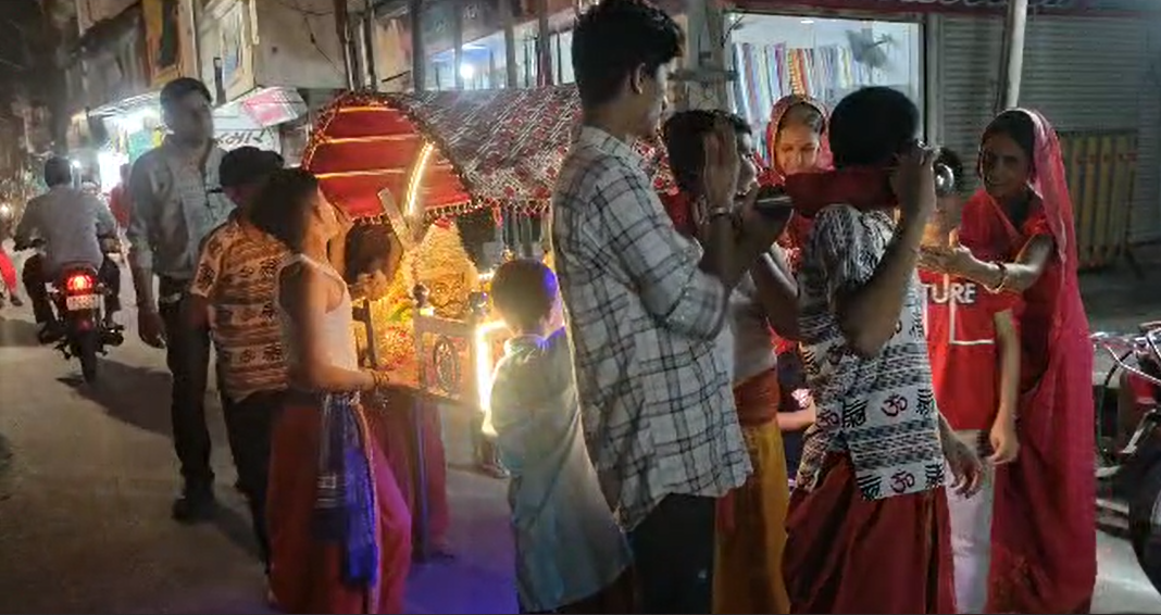 श्री अशोकेश्वर महादेव जी की सावन सवारी: बच्चों के संग धूमधाम से निकली पालकी