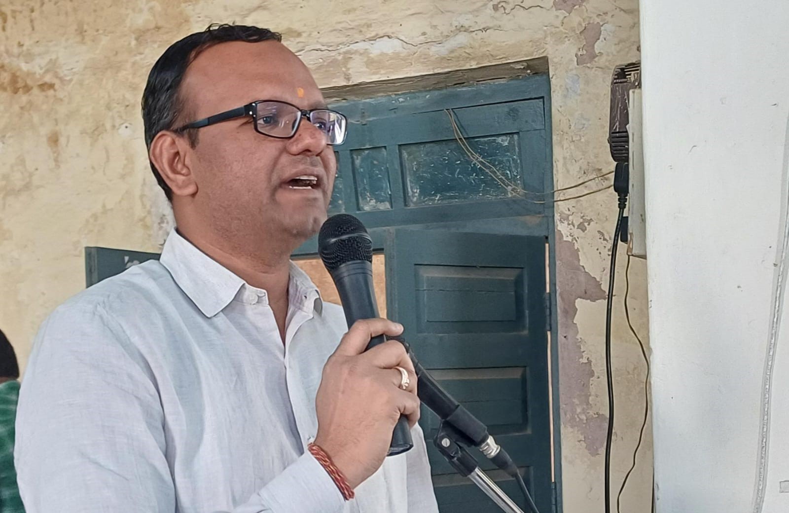 कलेक्टर ने किया बड़वानी के विकासखण्ड राजपुर का दौरा